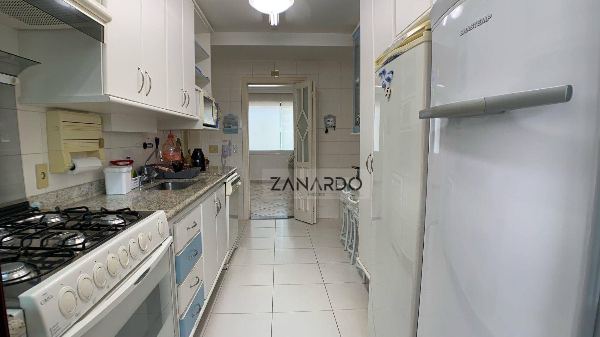 Apartamento à venda com 4 quartos, 195m² - Foto 18