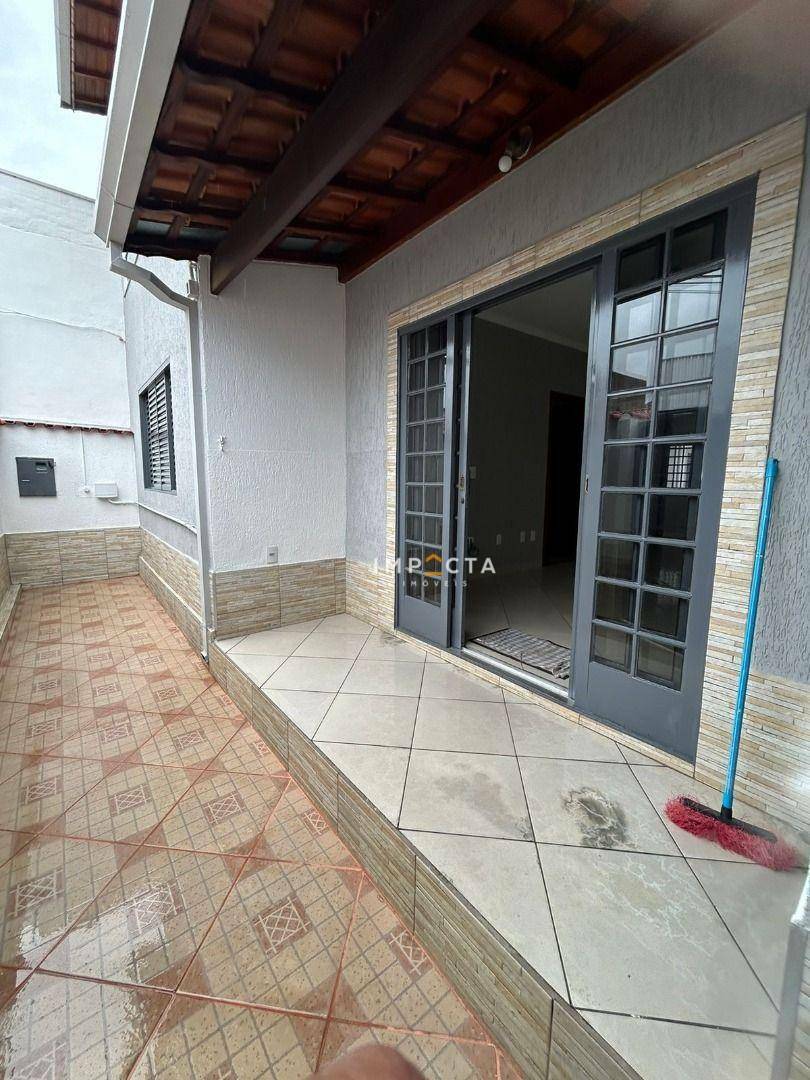 Casa à venda com 3 quartos, 168m² - Foto 4