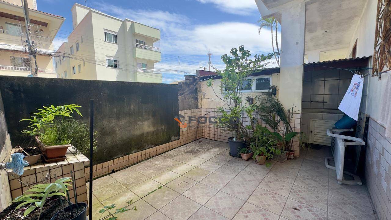 Casa à venda com 5 quartos, 320m² - Foto 13