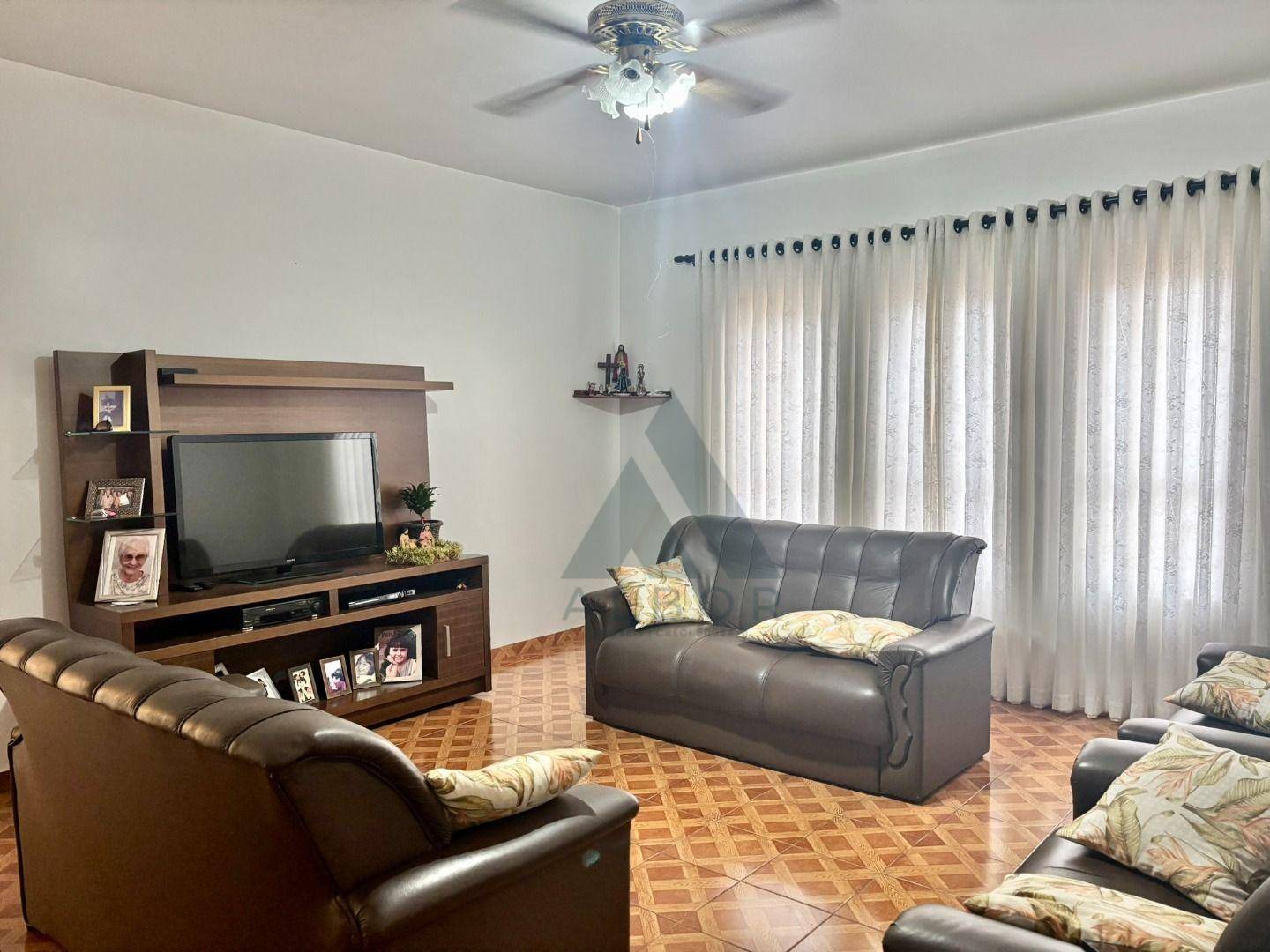 Casa, 3 quartos, 246 m² - Foto 2