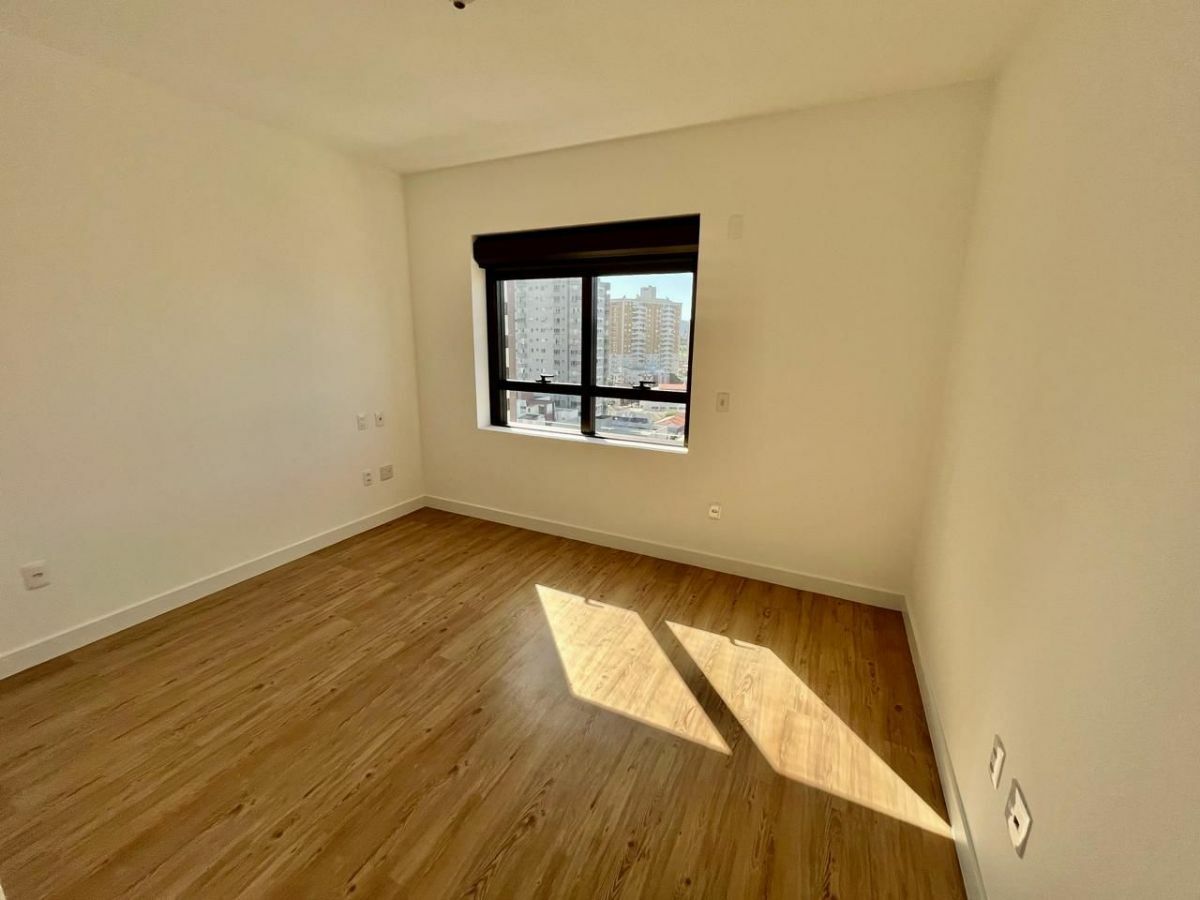 Apartamento à venda com 3 quartos, 105m² - Foto 4