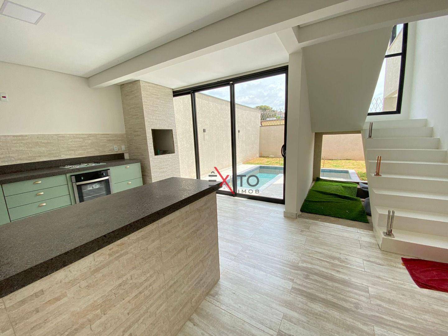 Casa à venda com 4 quartos, 244m² - Foto 18