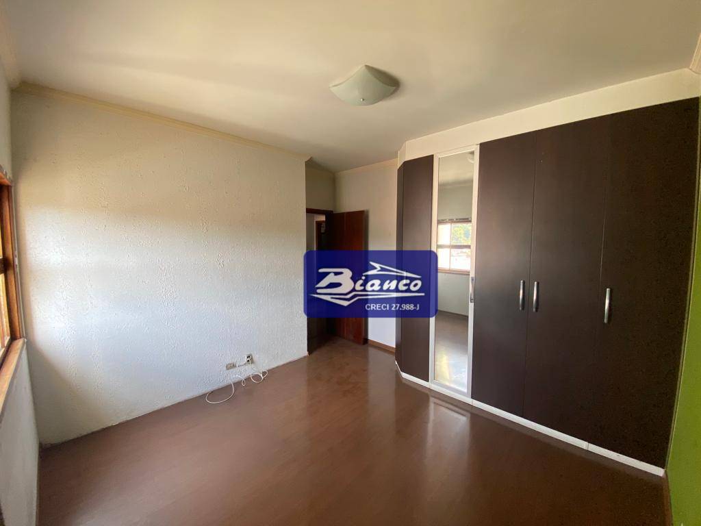 Casa para alugar com 4 quartos, 280m² - Foto 19