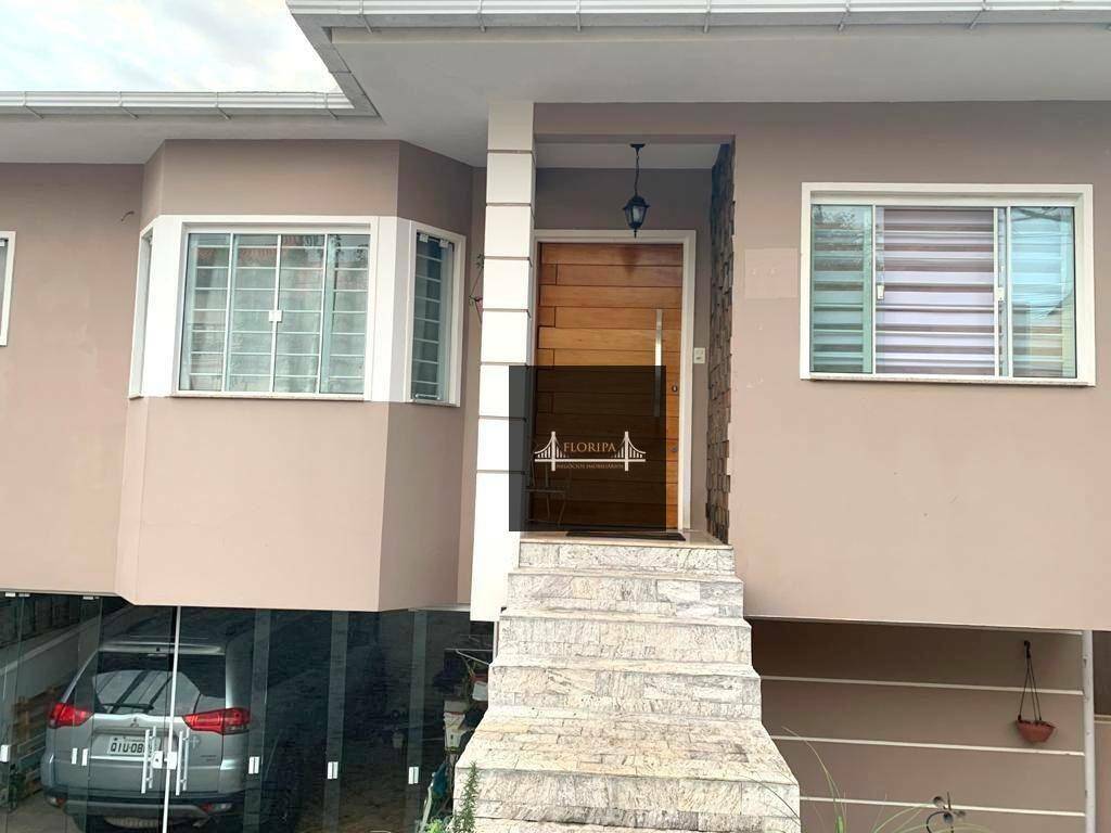 Casa à venda com 3 quartos, 214m² - Foto 2