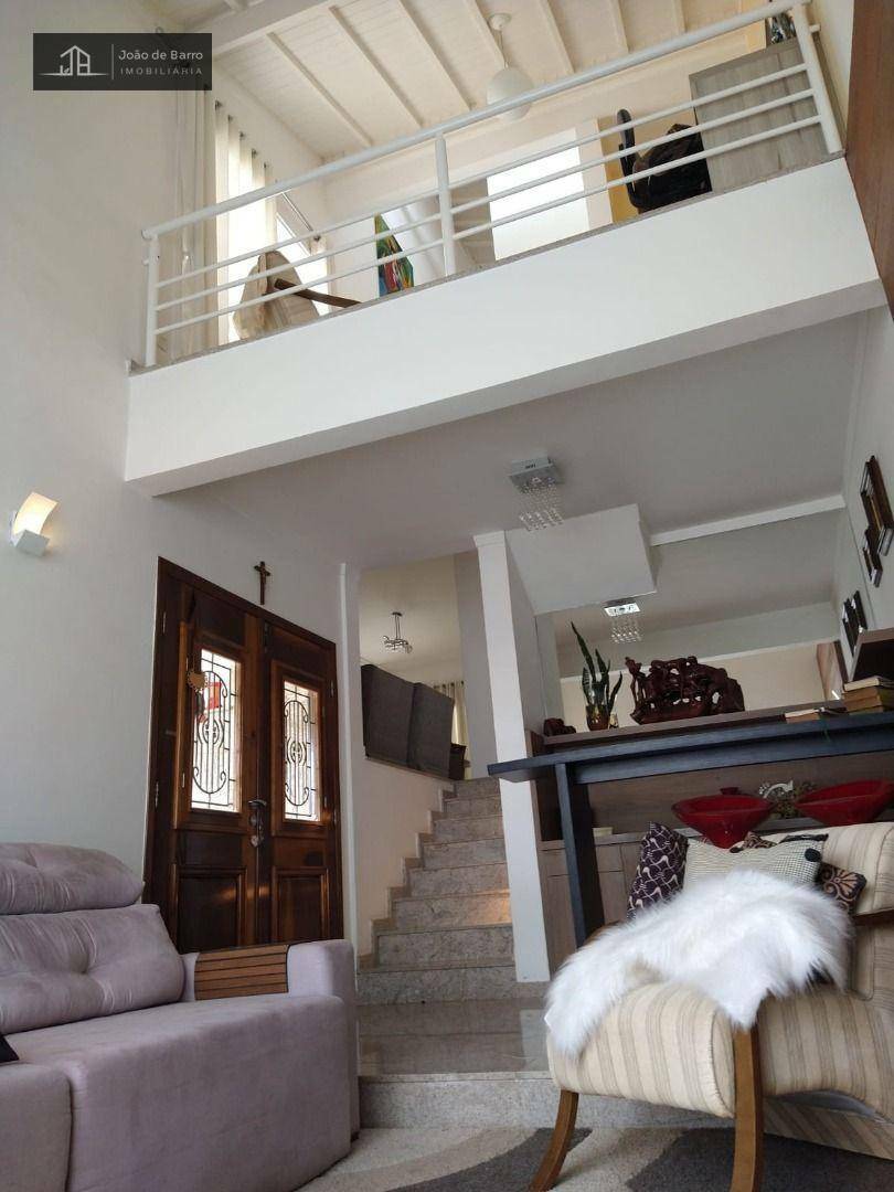 Casa de Condomínio à venda com 4 quartos, 217m² - Foto 1