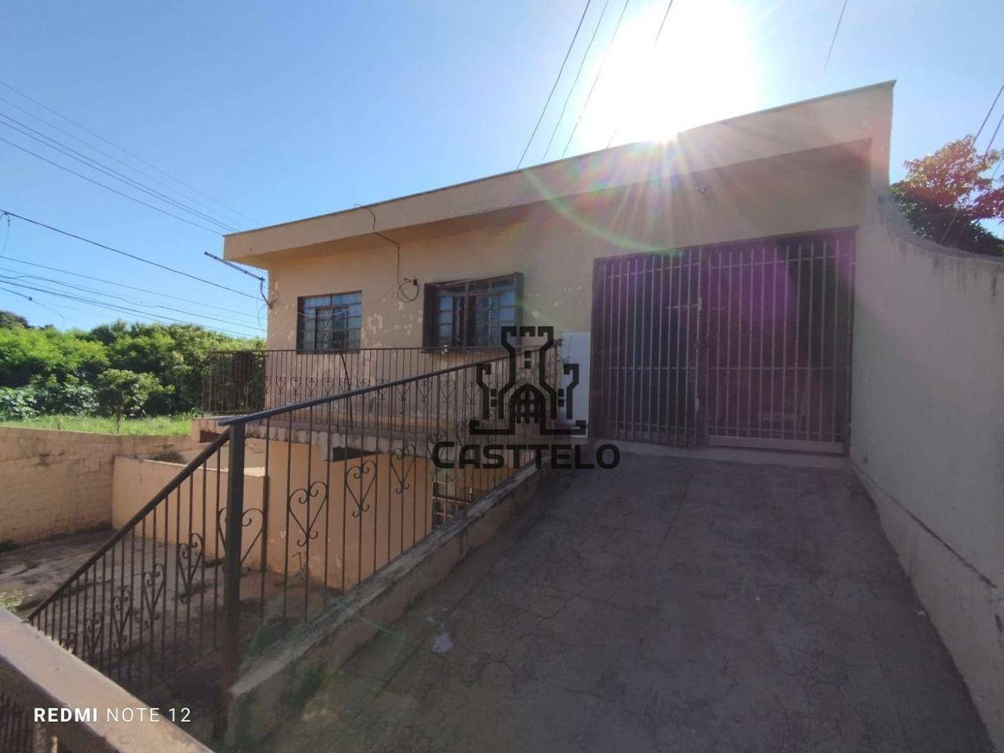 Sobrado à venda com 4 quartos, 240m² - Foto 1