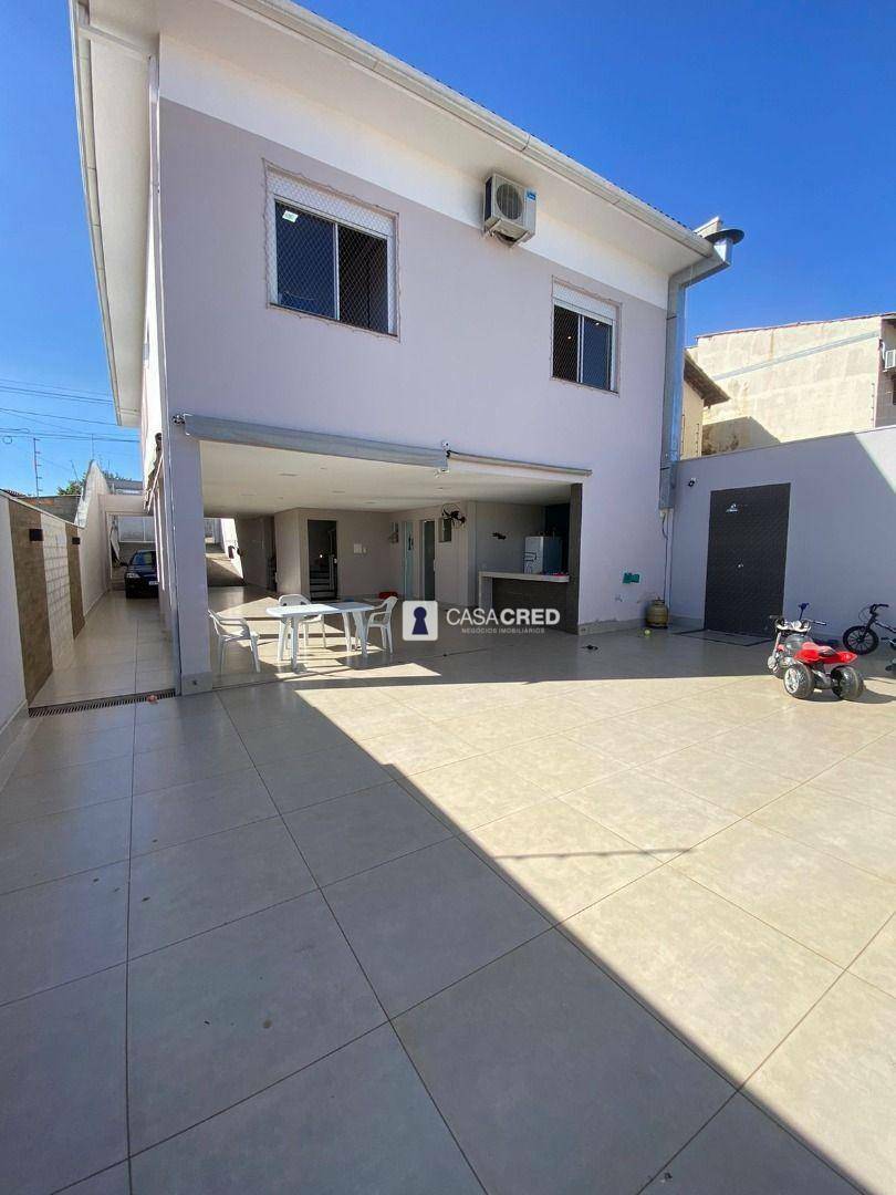 Casa à venda com 3 quartos, 220m² - Foto 17