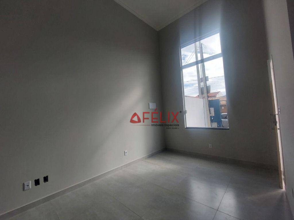 Casa à venda com 3 quartos, 72m² - Foto 1