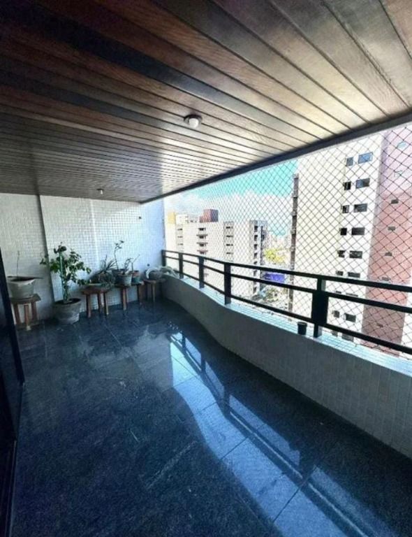 Apartamento à venda com 4 quartos, 195m² - Foto 4