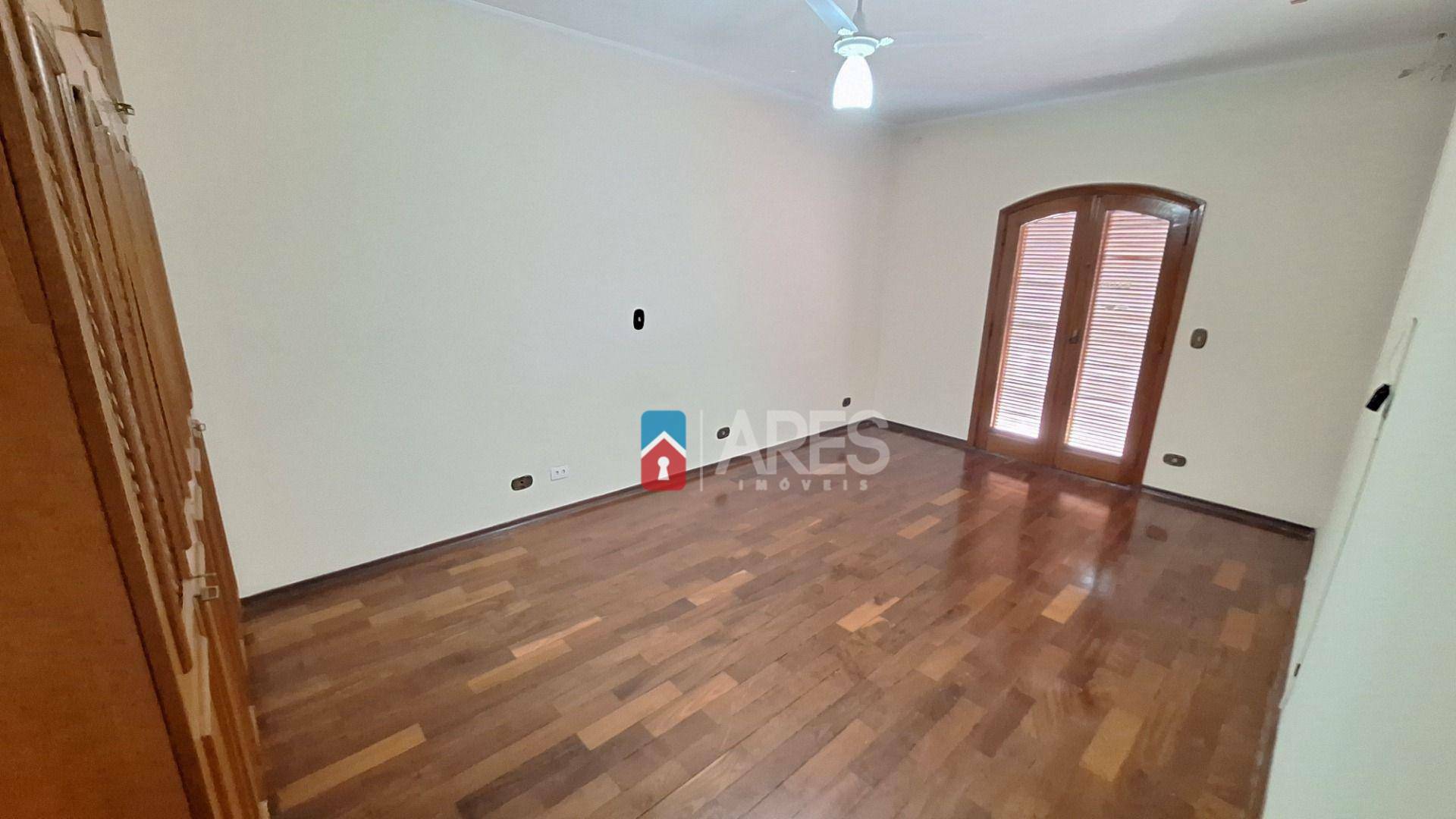 Casa para alugar com 5 quartos, 275m² - Foto 15