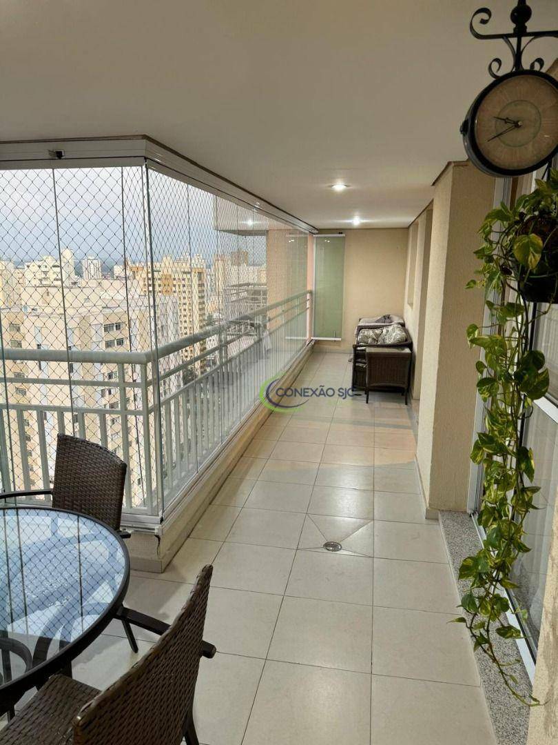 Apartamento à venda com 3 quartos, 133m² - Foto 1