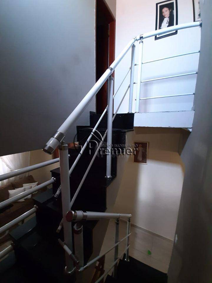 Casa à venda com 3 quartos, 185m² - Foto 2