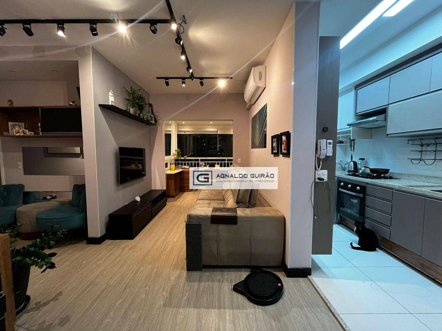 Apartamento à venda com 2 quartos, 77m² - Foto 1