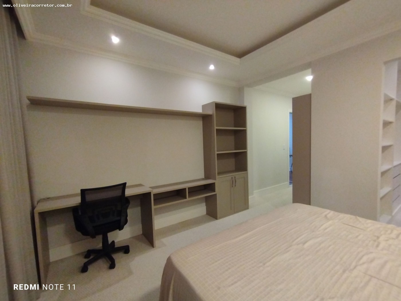 Casa à venda com 4 quartos, 337m² - Foto 11
