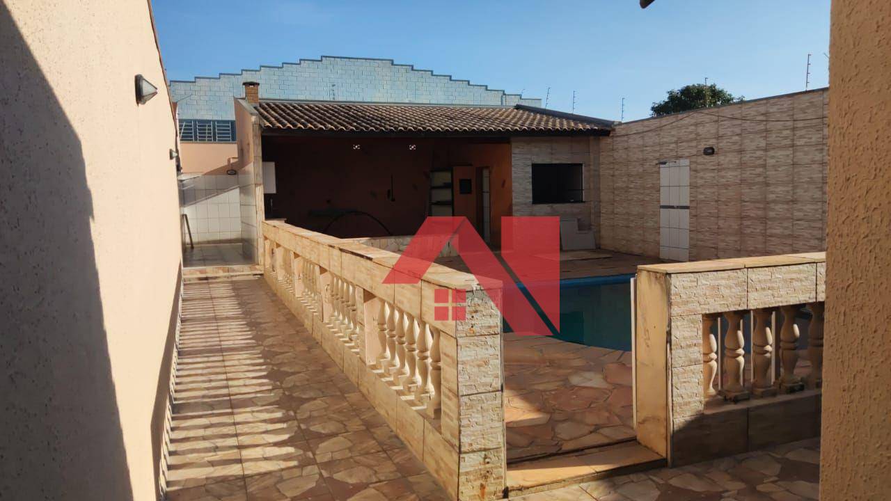 Casa à venda e aluguel com 3 quartos, 323m² - Foto 7