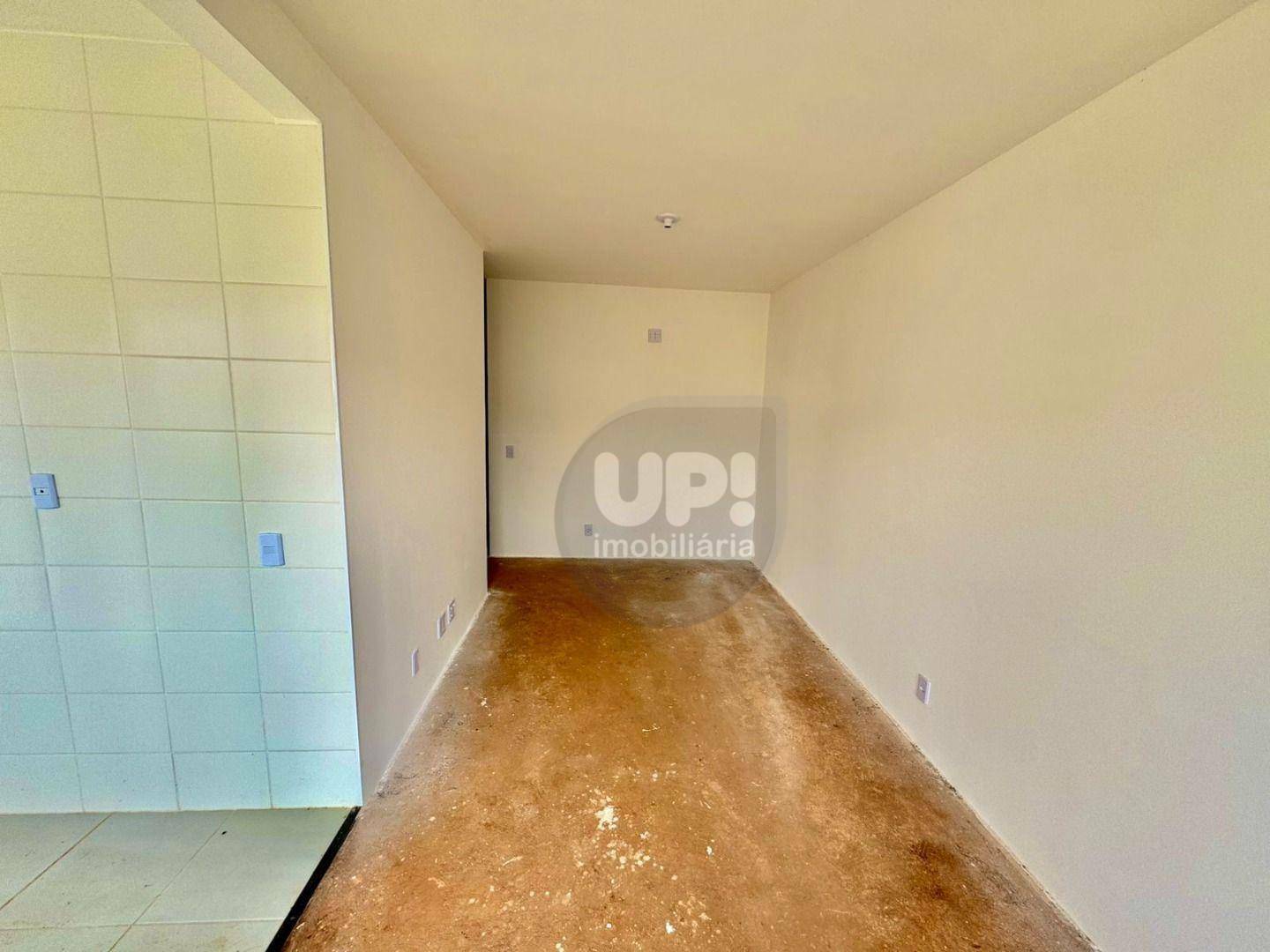 Casa à venda com 3 quartos, 67m² - Foto 2