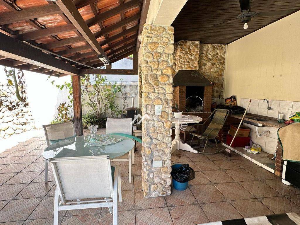 Casa à venda e aluguel com 3 quartos, 375m² - Foto 13