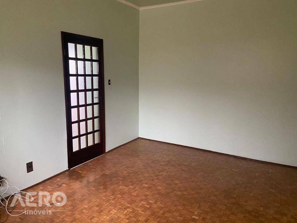 Casa para alugar com 3 quartos, 280m² - Foto 2