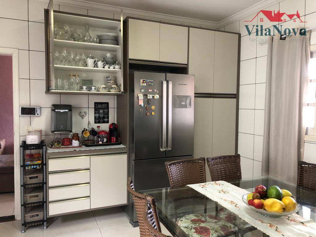 Casa à venda com 3 quartos, 225m² - Foto 5