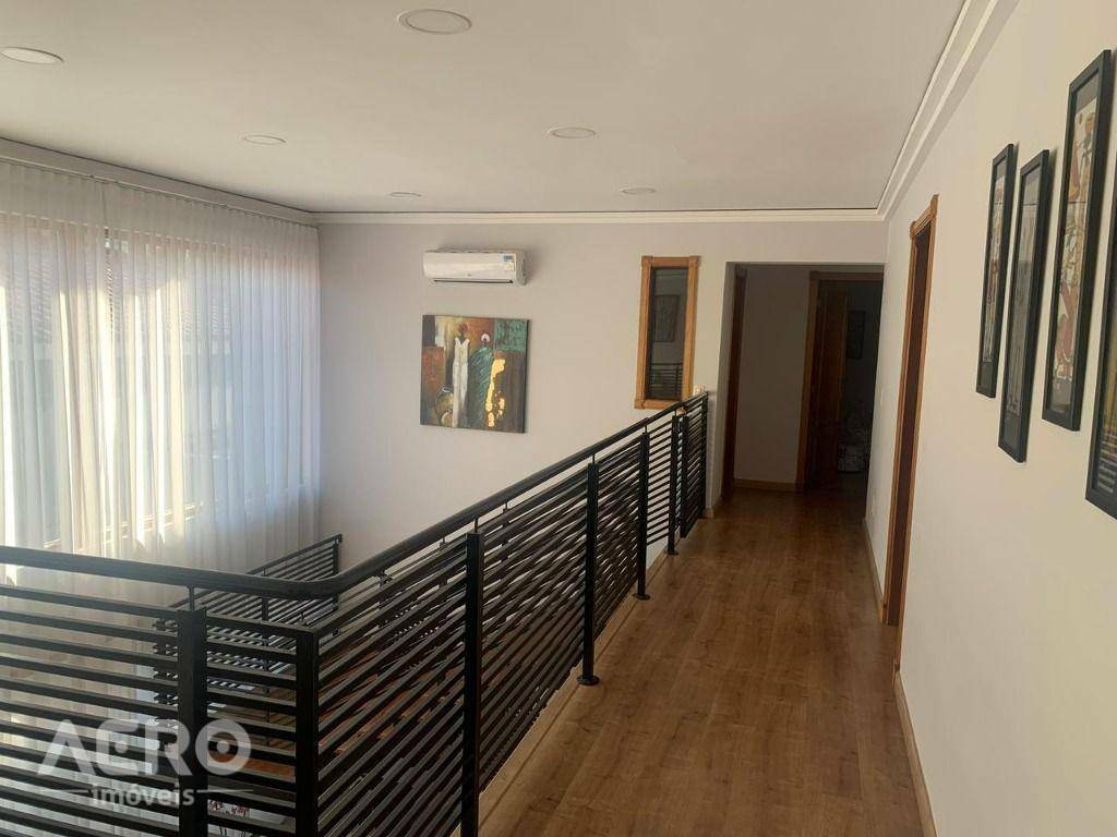 Casa de Condomínio à venda com 4 quartos, 295m² - Foto 1