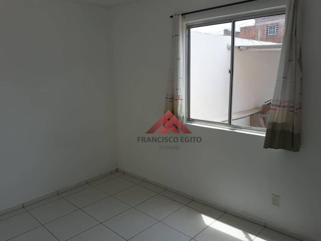 Apartamento à venda com 2 quartos, 42m² - Foto 2