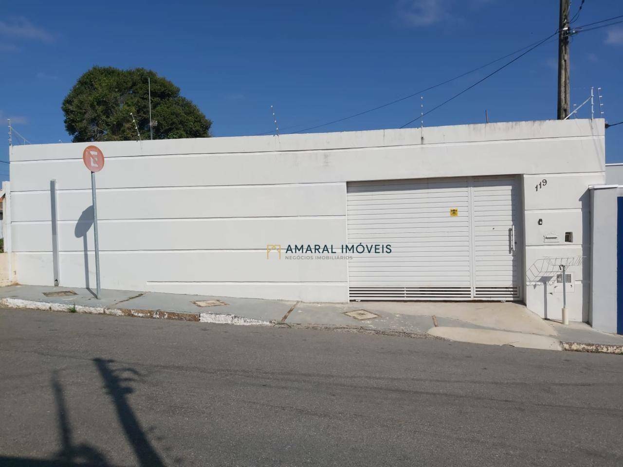 Casa para alugar com 2 quartos, 107m² - Foto 1