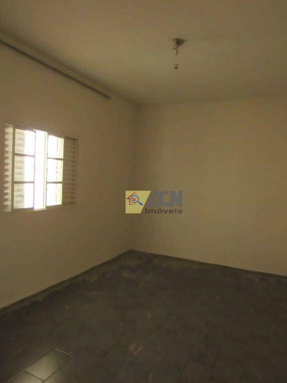 Casa para alugar com 4 quartos, 182m² - Foto 28