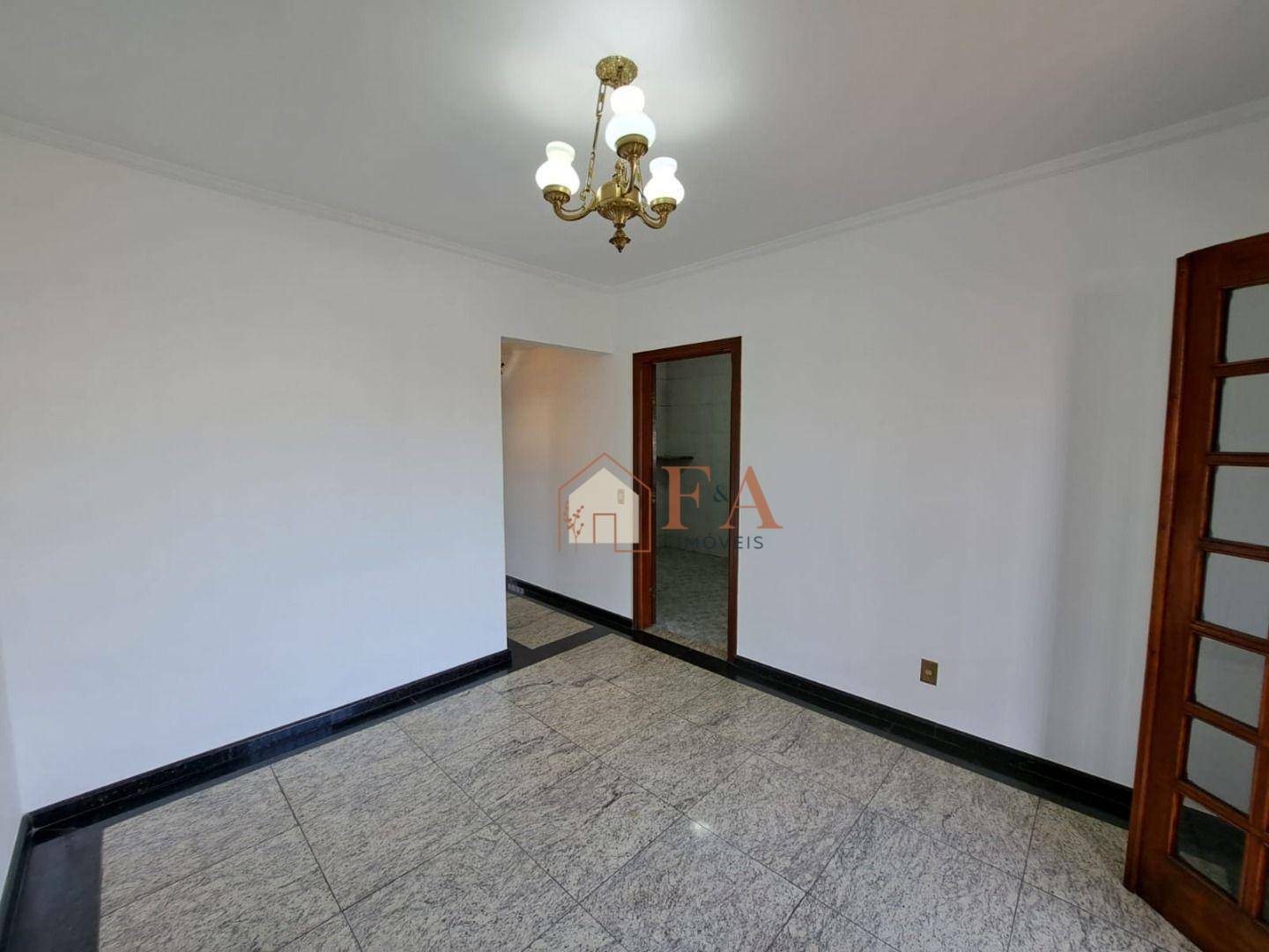 Casa à venda com 3 quartos, 244m² - Foto 9