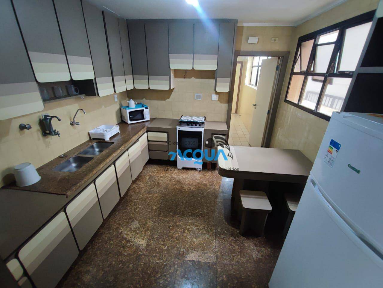 Apartamento à venda com 3 quartos, 200m² - Foto 4