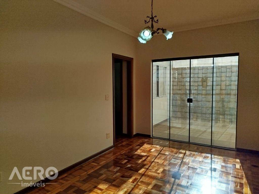 Casa para alugar com 3 quartos, 184m² - Foto 33