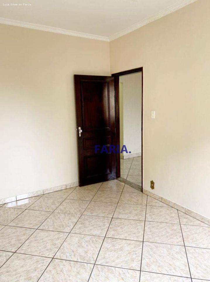 Casa à venda com 5 quartos, 209m² - Foto 13