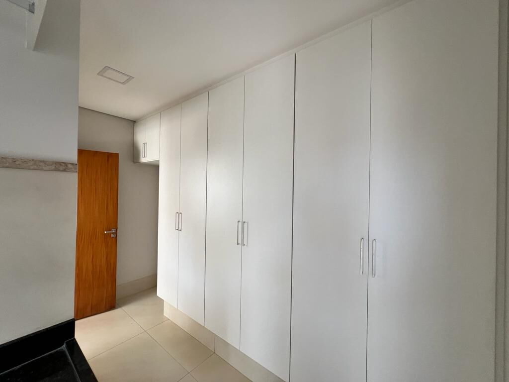 Casa à venda com 3 quartos, 262m² - Foto 11