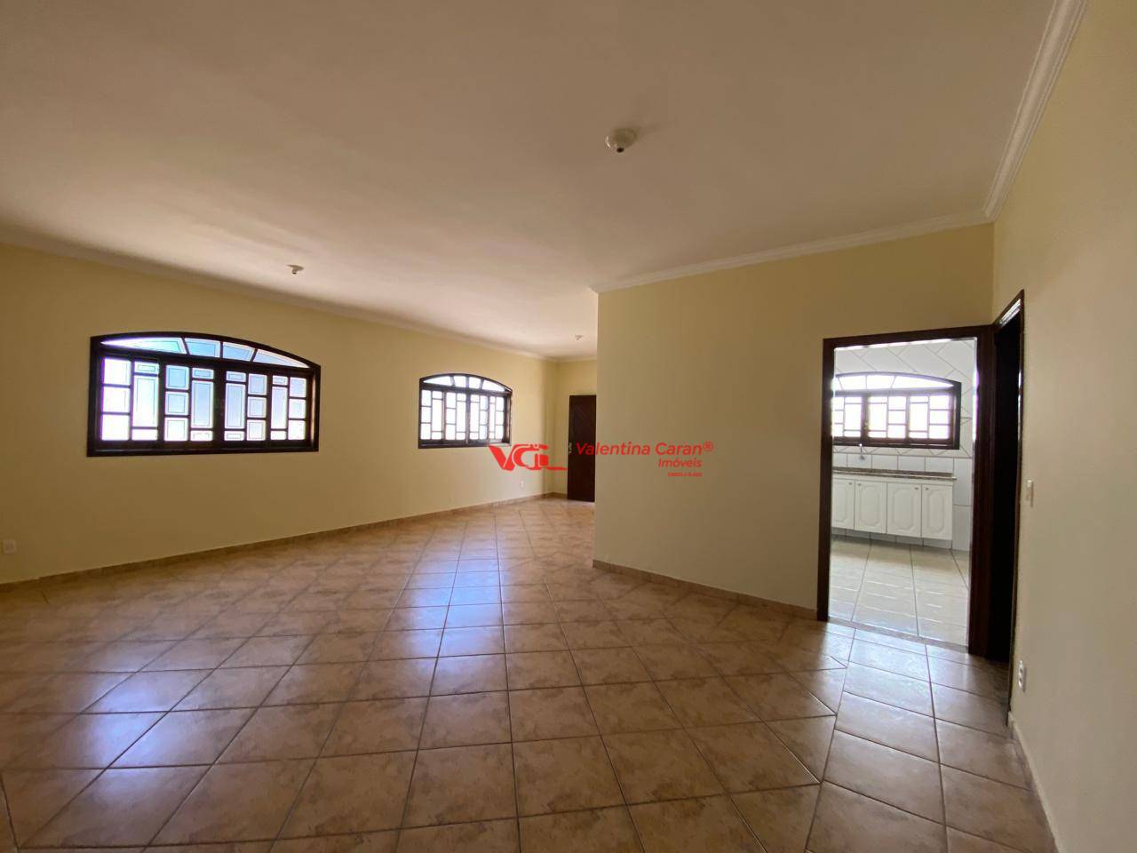 Casa para alugar com 4 quartos, 200m² - Foto 4