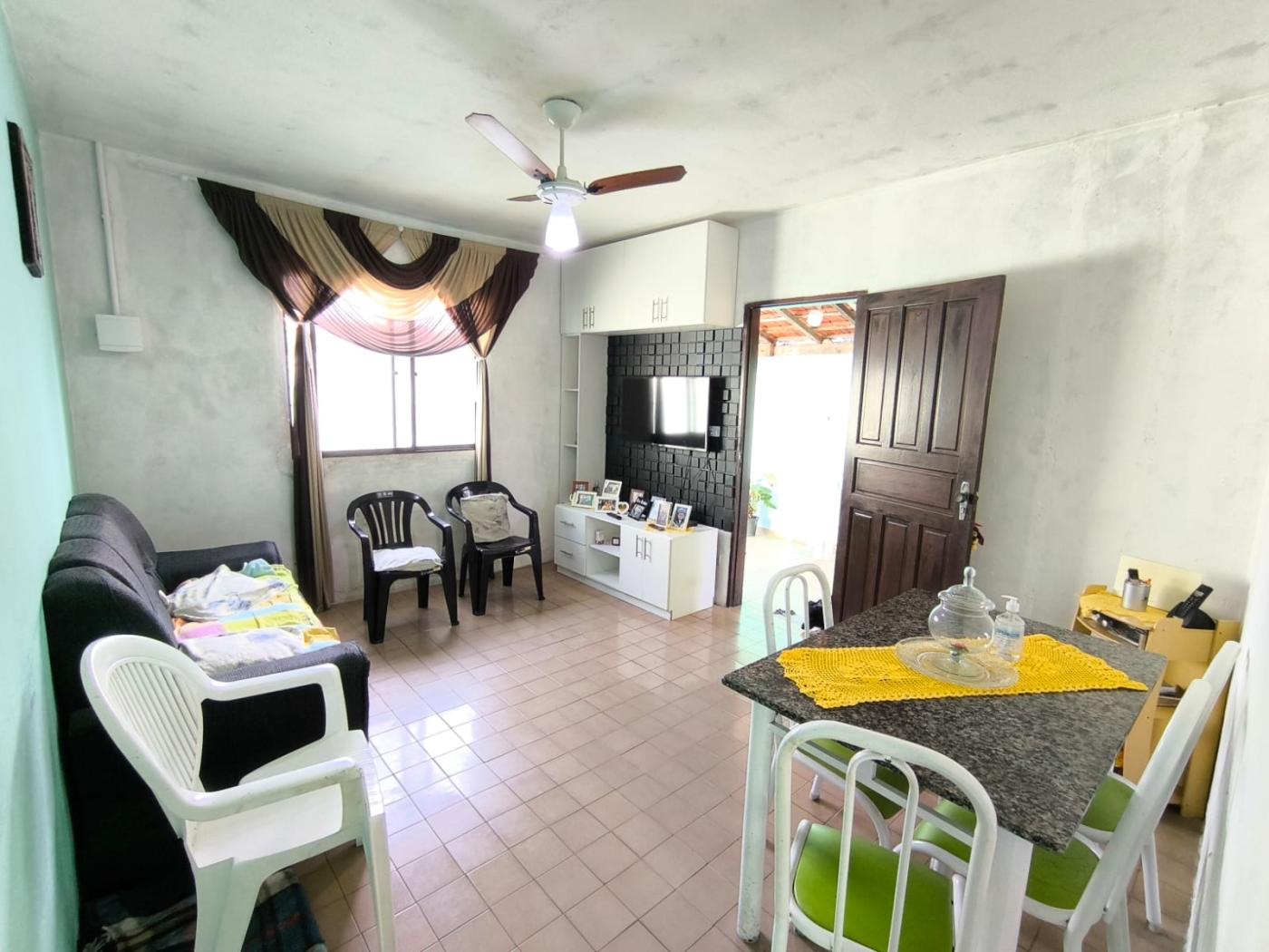 Casa à venda com 2 quartos, 188m² - Foto 1