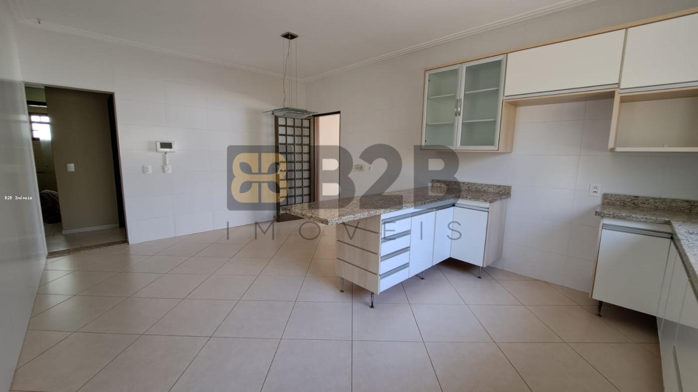 Casa à venda com 3 quartos, 260m² - Foto 8