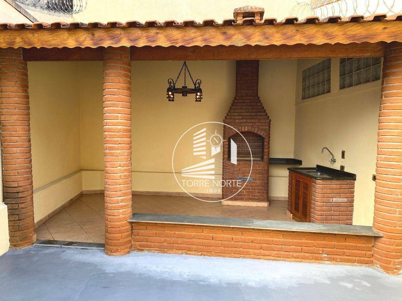 Casa à venda com 4 quartos, 270m² - Foto 1