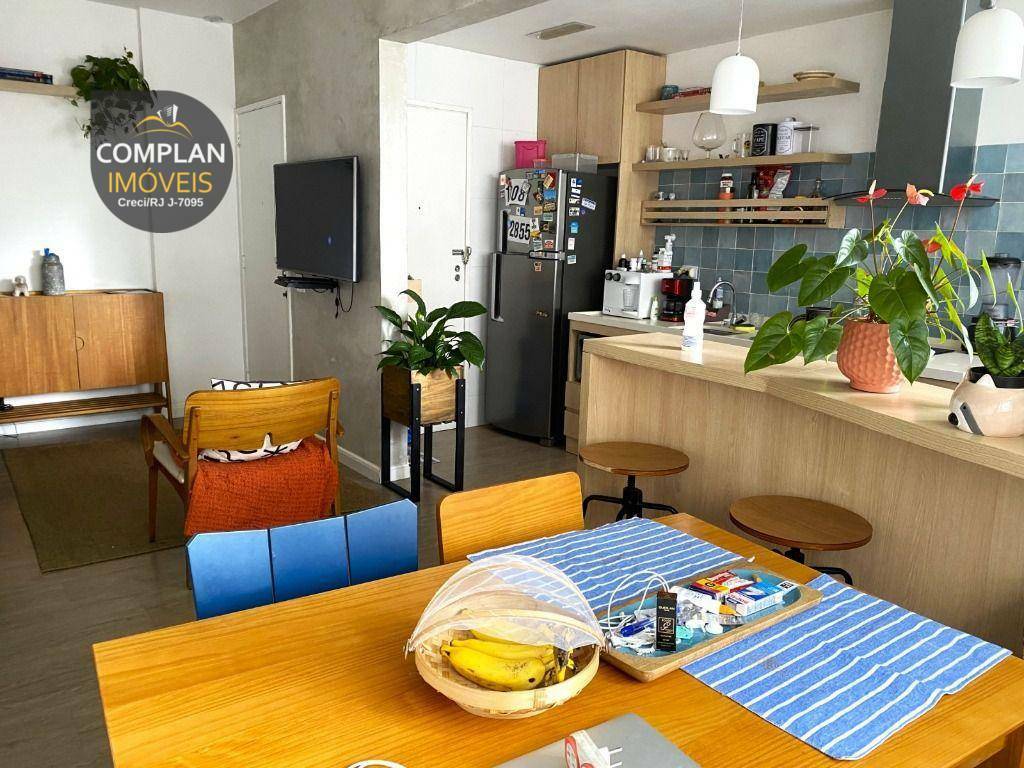 Apartamento à venda com 2 quartos, 64m² - Foto 2