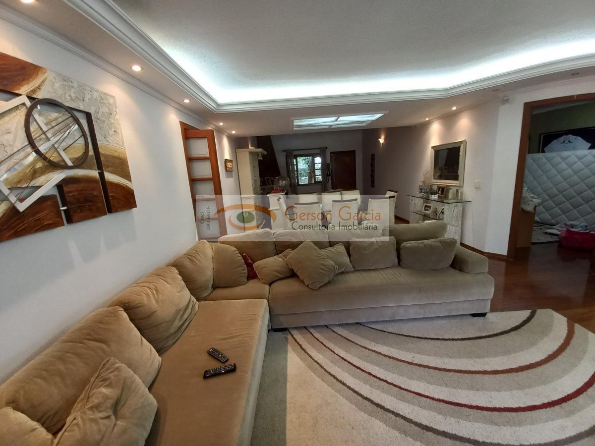 Casa à venda com 3 quartos, 370m² - Foto 2
