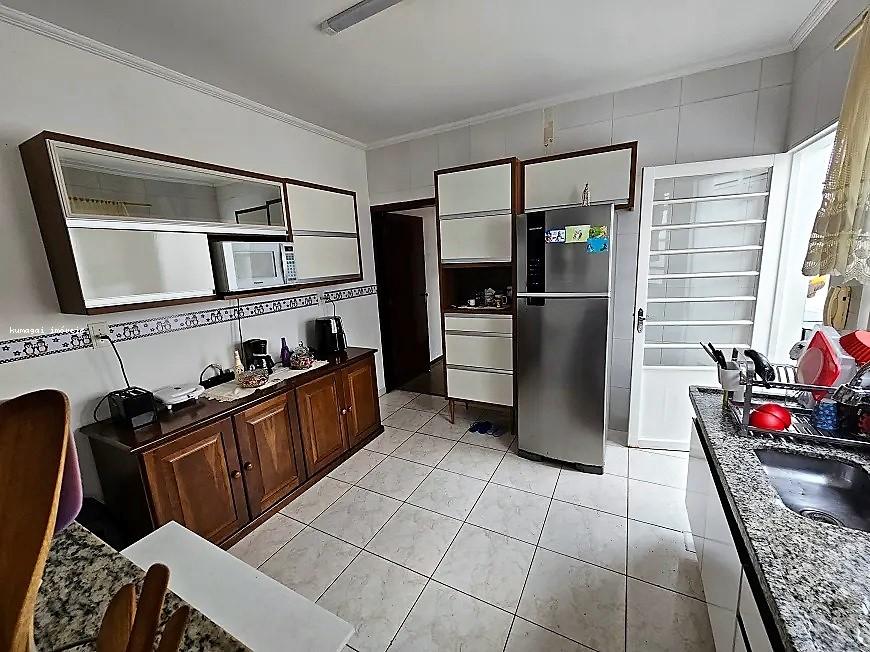 Casa à venda com 2 quartos, 200m² - Foto 3