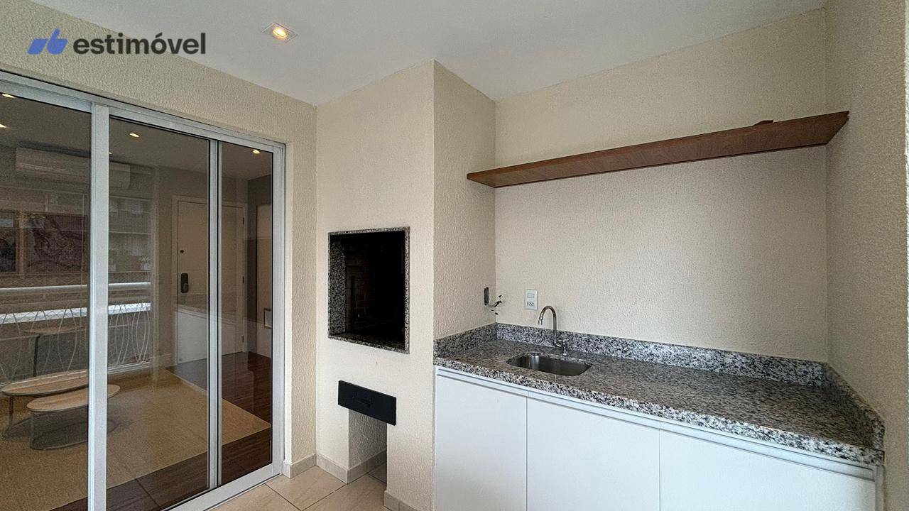 Apartamento para alugar com 3 quartos, 135m² - Foto 11