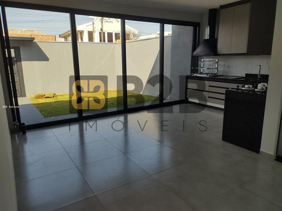 Casa à venda com 3 quartos, 210m² - Foto 3