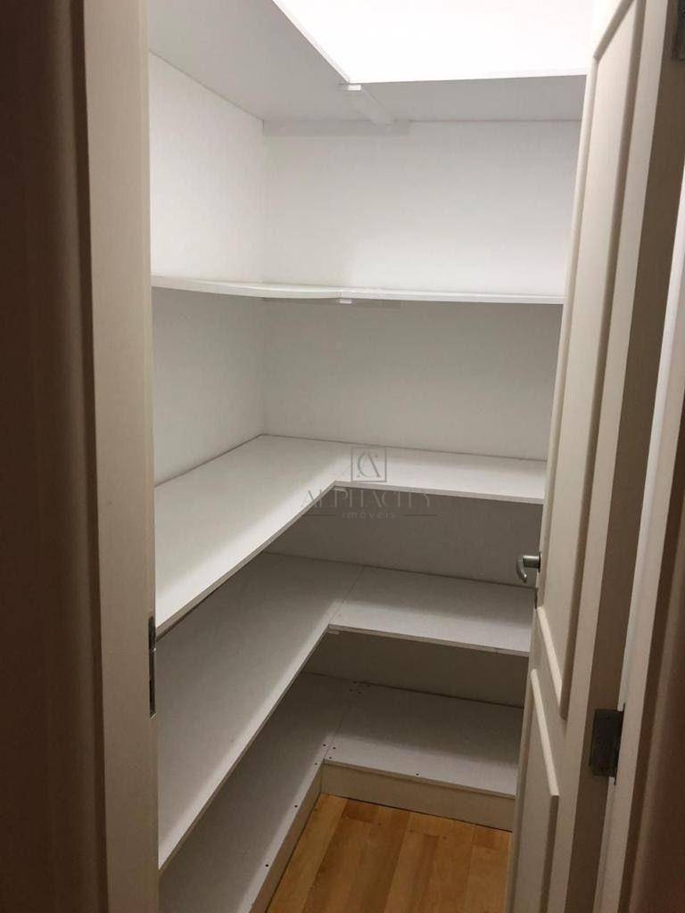 Apartamento para alugar com 4 quartos, 210m² - Foto 7