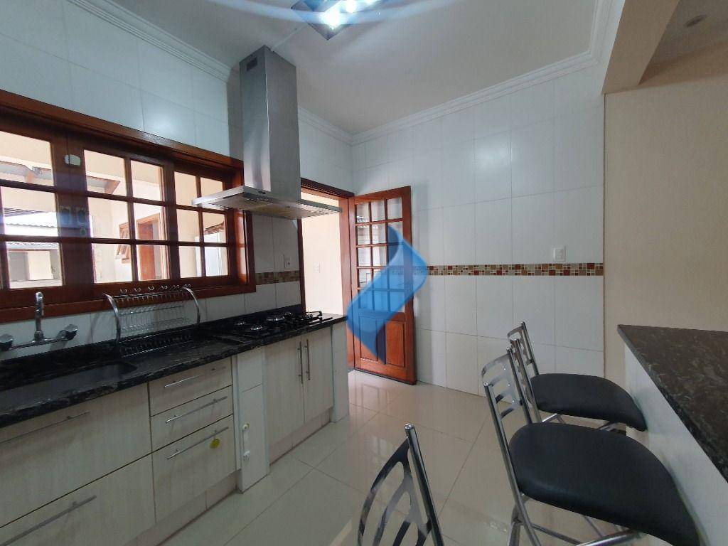 Casa à venda com 3 quartos, 338m² - Foto 27