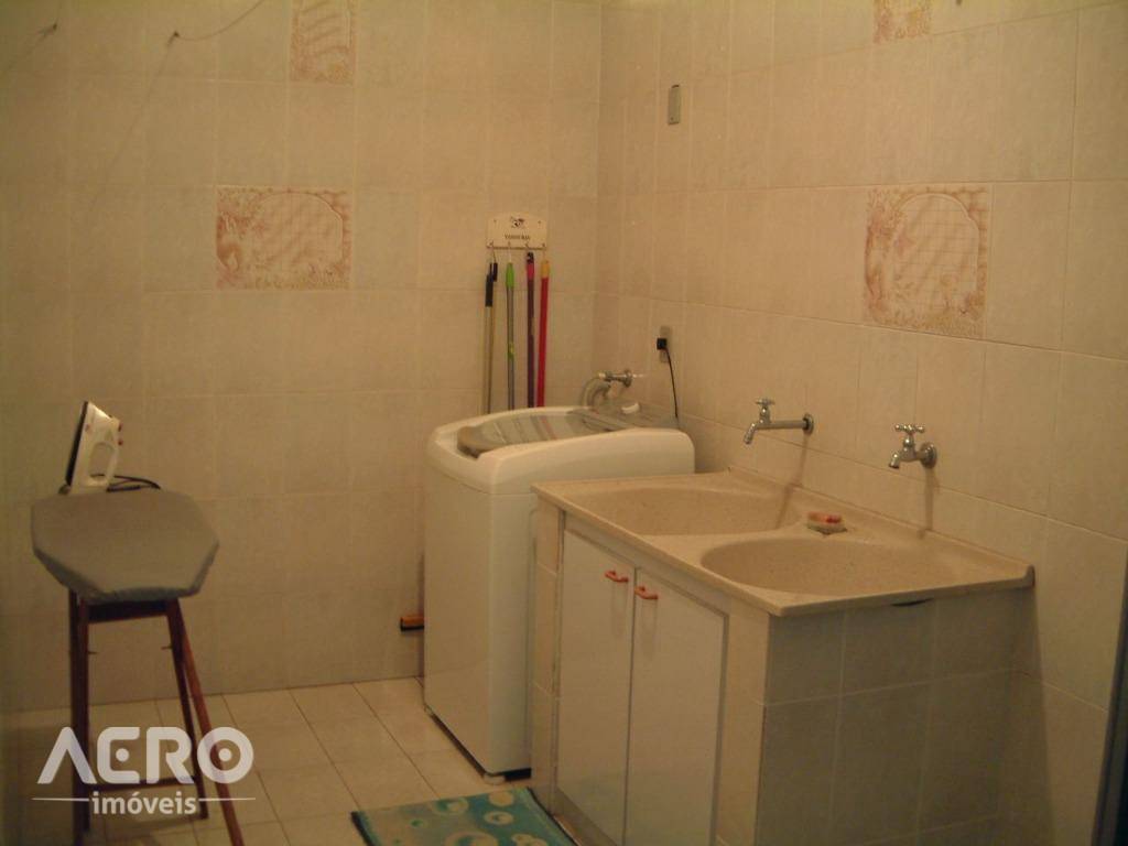 Casa à venda com 5 quartos, 340m² - Foto 8