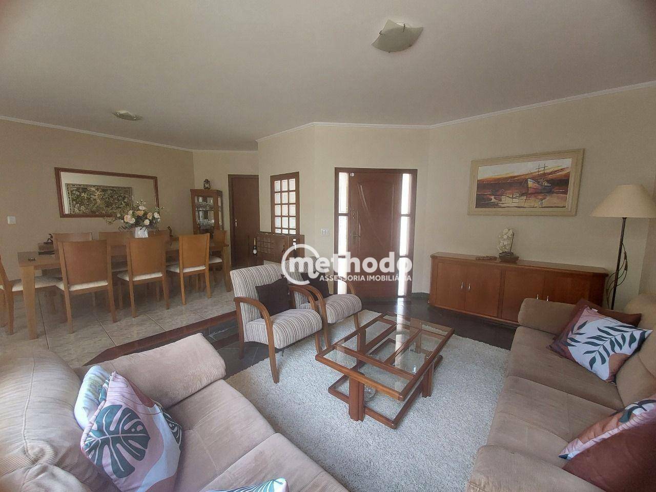 Casa à venda com 3 quartos, 206m² - Foto 1