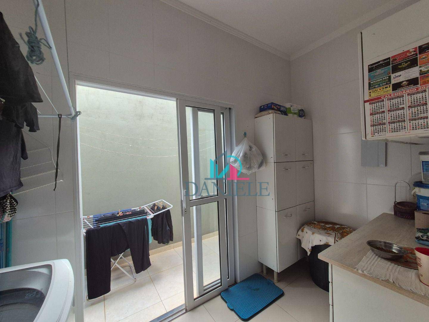 Casa à venda com 3 quartos, 240m² - Foto 9