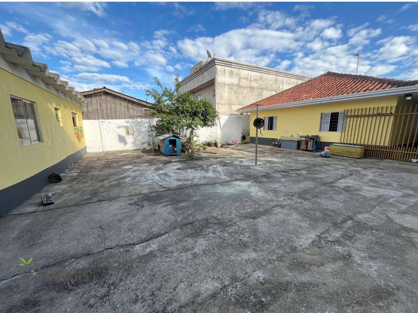 Casa à venda com 4 quartos, 200m² - Foto 3