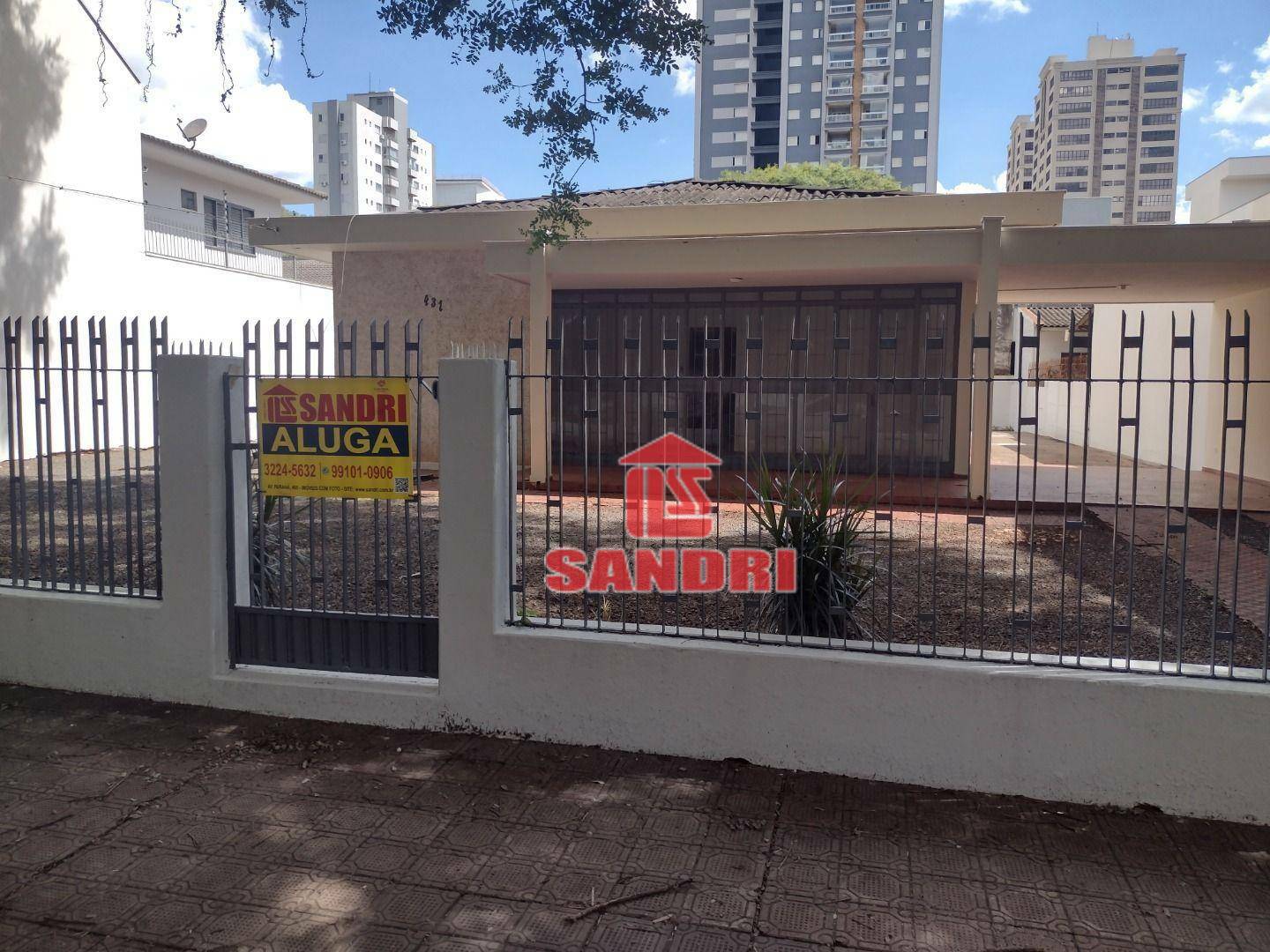 Casa para alugar com 3 quartos, 161m² - Foto 1