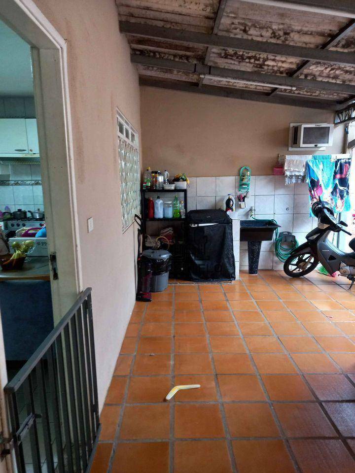 Casa à venda com 4 quartos, 106m² - Foto 3