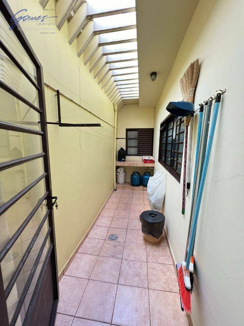 Casa à venda com 4 quartos, 235m² - Foto 23